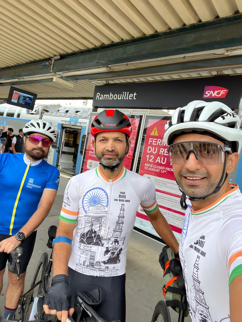 Hitesh at Rambouillet station with cycling team